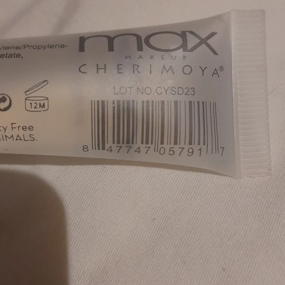 Lip gloss - Picture 3 of 4